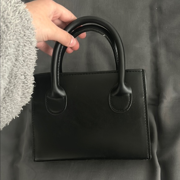 Elegant Black Handbag - Picture 1 of 2